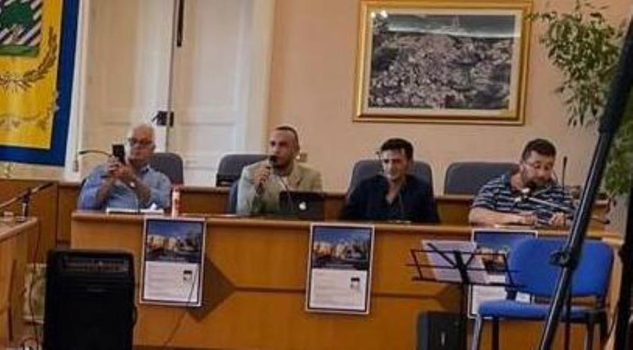 Sersale, presentato il libro di Grimaldi "Una rosa per Teresina": potrebbe diventare un docufilm images Sersale, presentato il libro di Grimaldi "Una rosa per Teresina": potrebbe diventare un docufilm