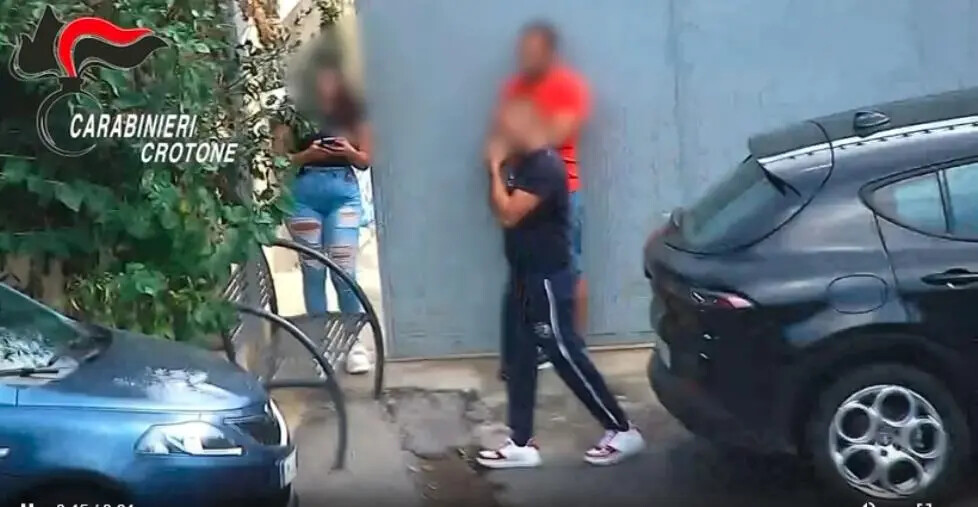 Traffico di droga a Crotone: coniugi arrestati images Traffico di droga a Crotone: coniugi arrestati