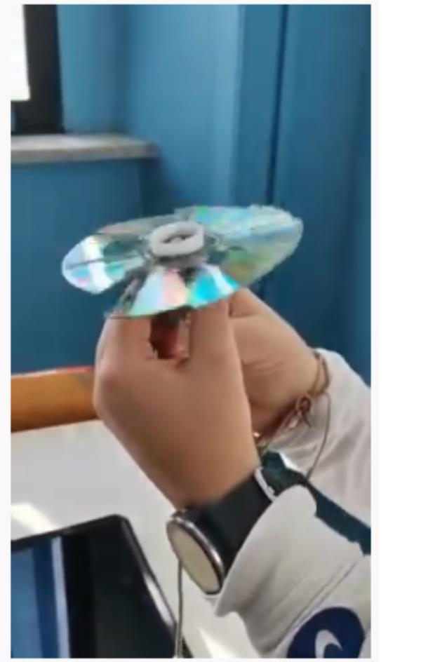 images Catanzaro. All'Ic 'Pascoli-Aldisio' si cresce coltivando le idee: e così da un cd "nasce" un ventilatore