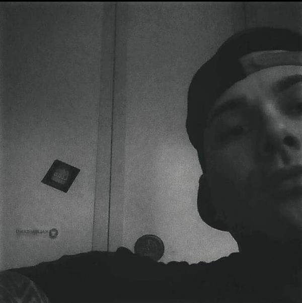 images Va a trovare la fidanzata a Londra e muore con un malore improvviso: Catanzaro dice addio a un 33enne 