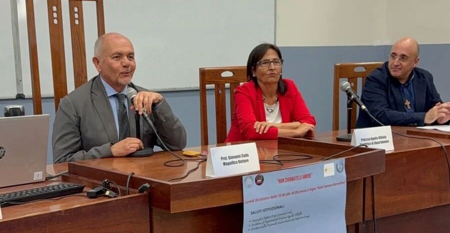 All'Umg di Catanzaro oltre 250 studenti per "Non chiamatelo amore", Don Roberto Corapi: "Un forte messaggio contro la violenza" images All'Umg di Catanzaro oltre 250 studenti per "Non chiamatelo amore", Don Roberto Corapi: "Un forte messaggio contro la violenza"