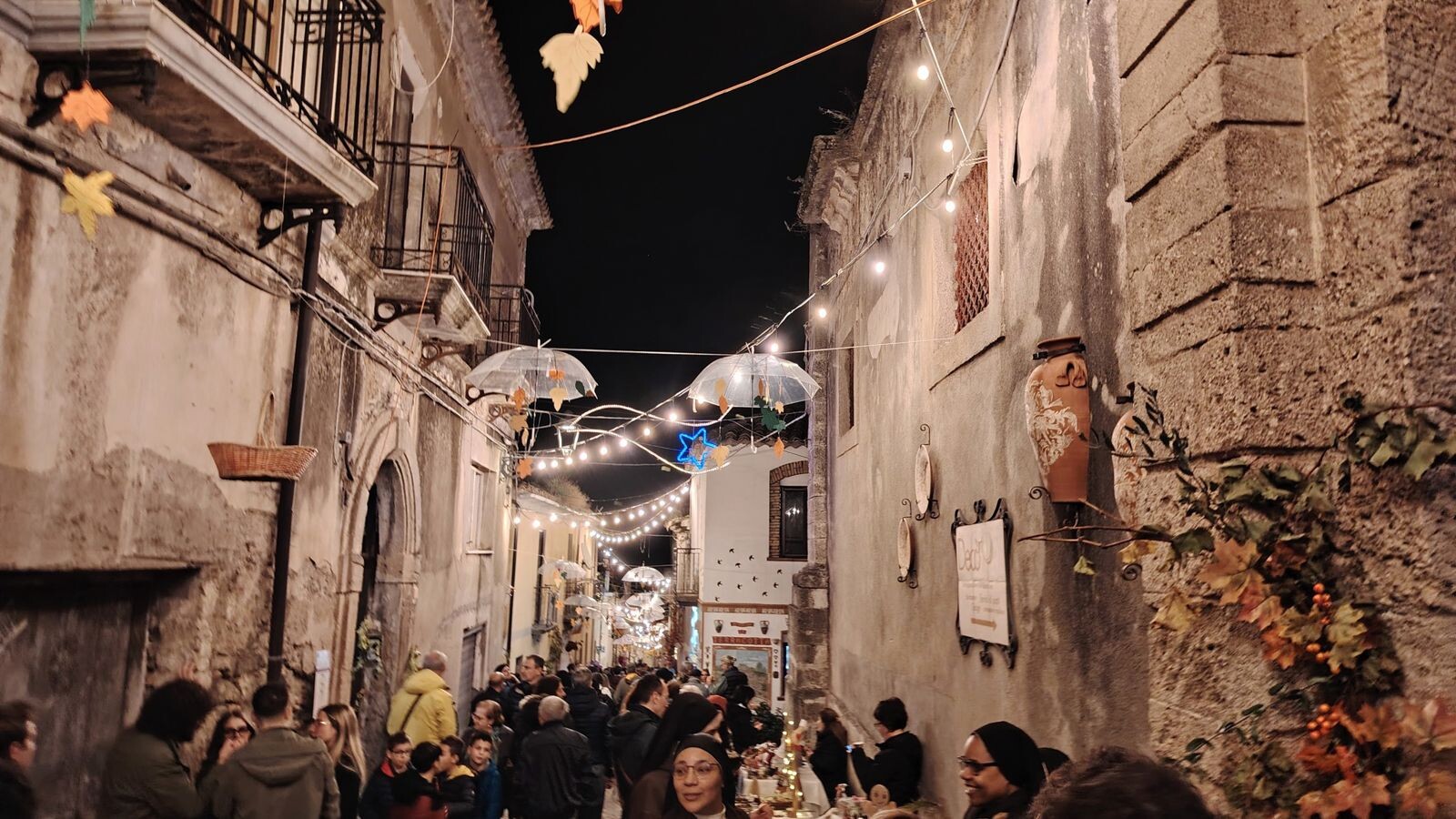 Successo per la II edizione di “Bacco al Borgo” a Squillace Antica images Successo per la II edizione di “Bacco al Borgo” a Squillace Antica