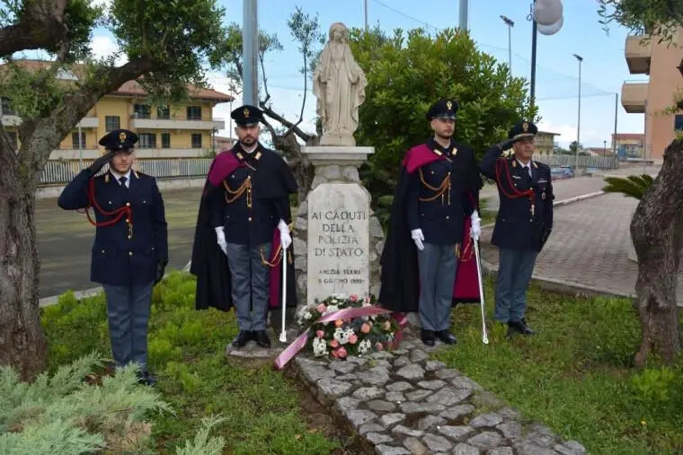 Lamezia Terme, la Polizia di Stato ha commemorato il Vice Sovrintendente Pietro Caligiuri images Lamezia Terme, la Polizia di Stato ha commemorato il Vice Sovrintendente Pietro Caligiuri