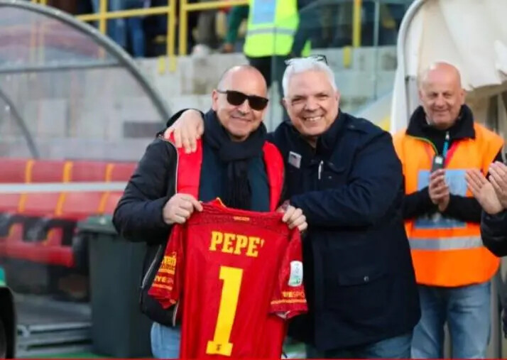 Ultima giornata per Pepè Costa: l'Us Catanzaro omaggio il poliziotto della Digos images Ultima giornata per Pepè Costa: l'Us Catanzaro omaggio il poliziotto della Digos