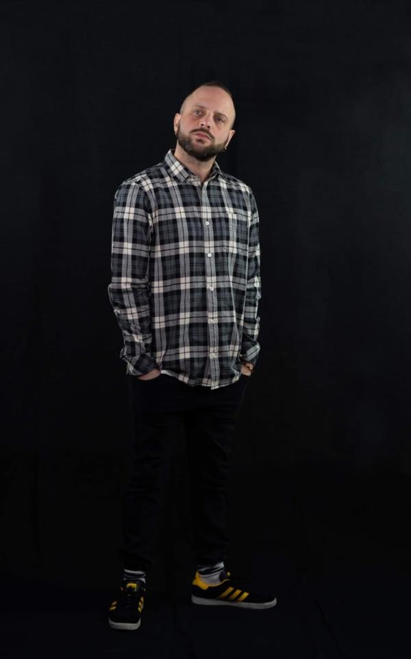 Fuori "Non è serata", il nuovo singolo del cantante calabrese “Cronico” images Fuori "Non è serata", il nuovo singolo del cantante calabrese “Cronico”