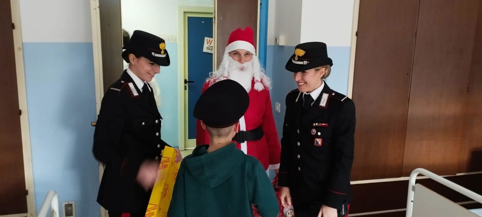 images Locri, “Tradizione vicinanza”: i carabinieri insieme ai bambini &nbsp;