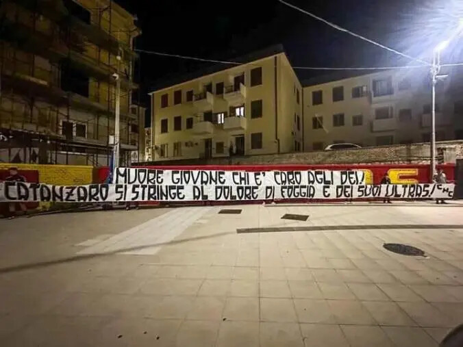 images Tragedia Foggia, la vicinanza degli ultras della Capraro ai tifosi rossoneri