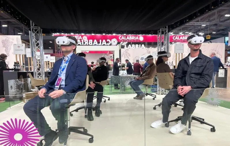 Vinitaly, a Verona un viaggio immersivo nei vigneti calabresi. Gallo: “Successo senza precedenti” images Vinitaly, a Verona un viaggio immersivo nei vigneti calabresi. Gallo: “Successo senza precedenti”