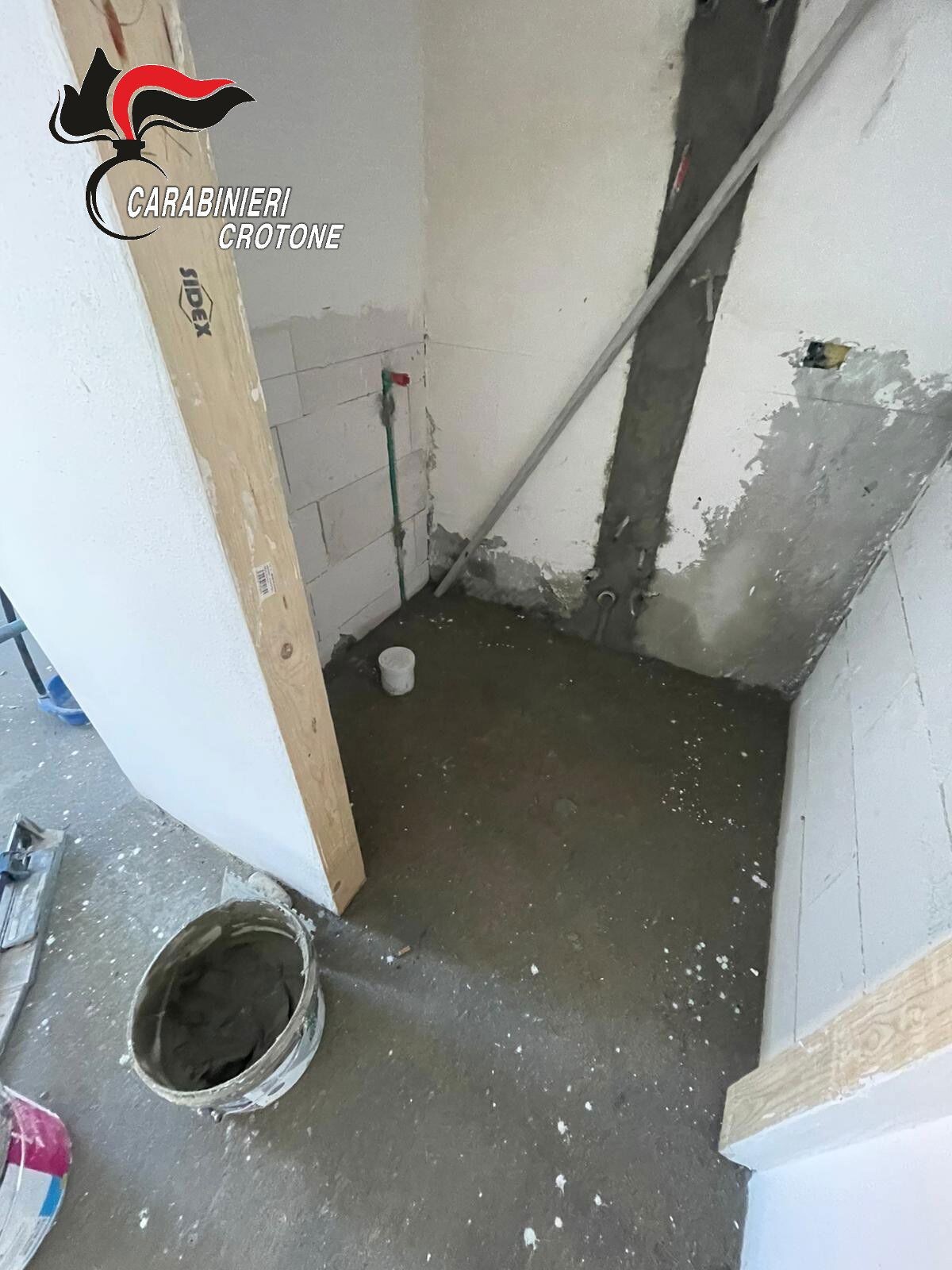 images Strongoli, ristrutturazione non autorizzata con allaccio abusivo alla rete idrica: due persone denunciate