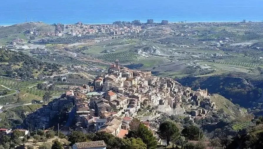 images “Fate i tuoni”: nel libro di Michele D’Ignazio l’accoglienza dei curdi dell’Ararat a Badolato