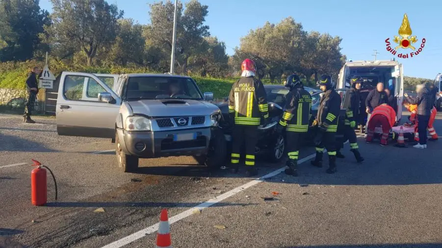 Scontro tra 2 auto nel Soveratese, 5 feriti images Scontro tra 2 auto nel Soveratese, 5 feriti