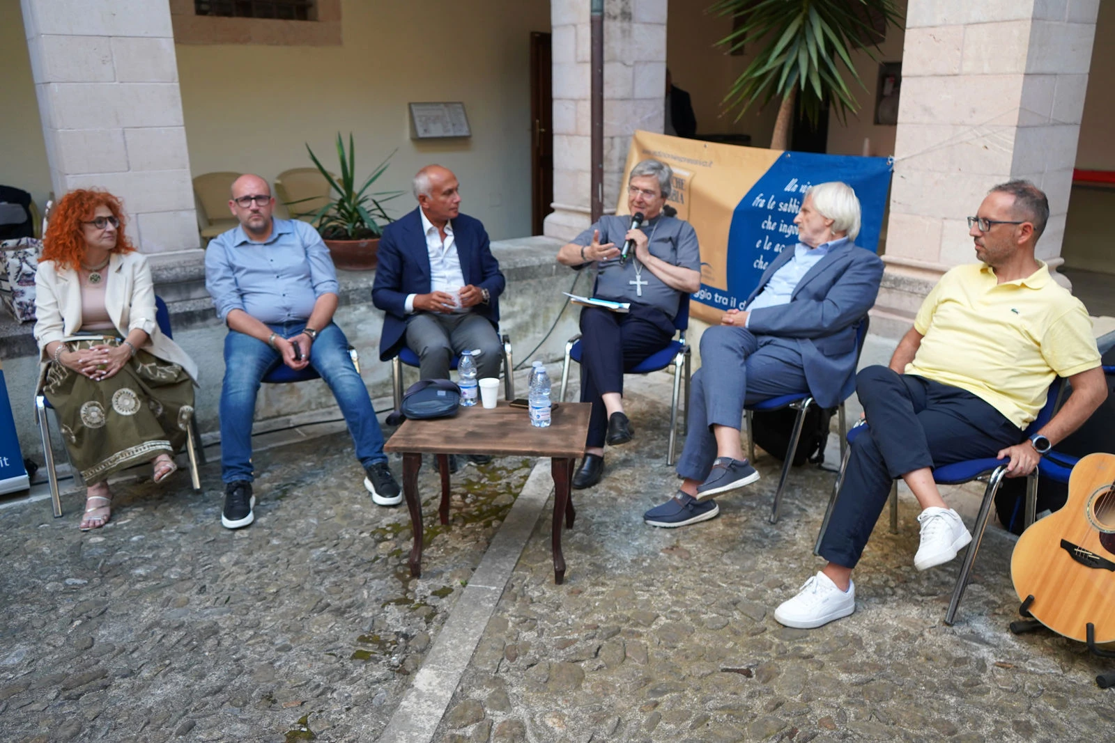 Presentato a Cosenza "Barche di Sabbia", il reportage del giornalista Emanuele Armentano