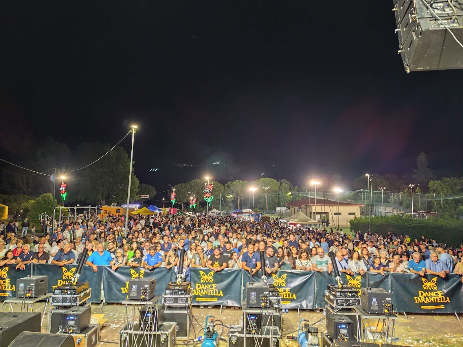 Mendicino, un tripudio di danze e una folla immensa per la terza edizione della Festa della Birra 2026. images Mendicino, un tripudio di danze e una folla immensa per la terza edizione della Festa della Birra 2026.