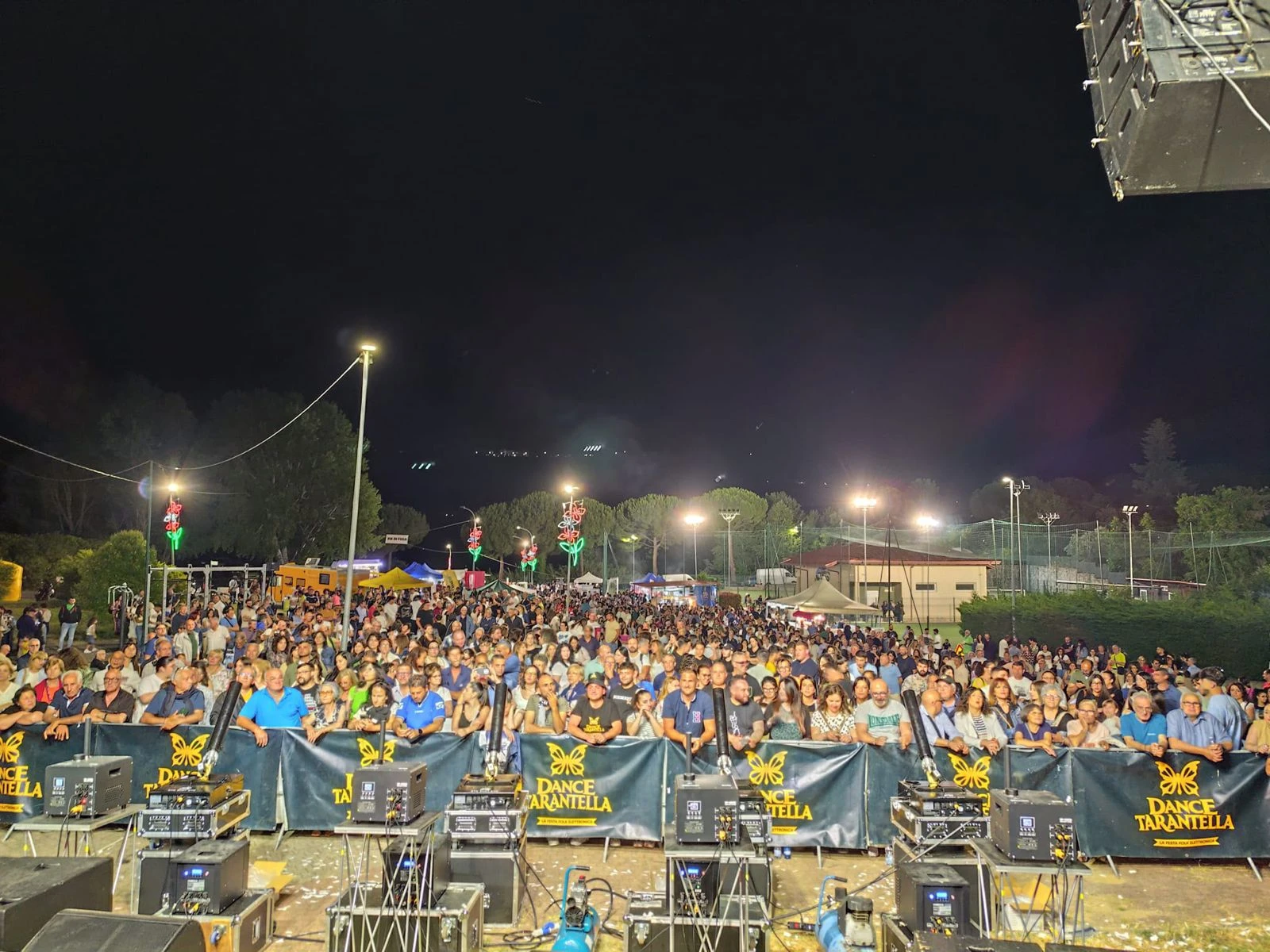 Mendicino, un tripudio di danze e una folla immensa per la terza edizione della Festa della Birra 2026.&nbsp;