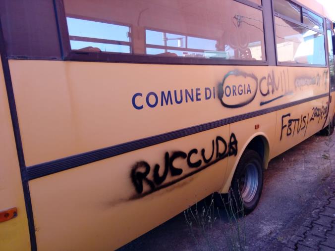 Scritte e disegni volgari sui muri della scuola media di Borgia e sugli scuolabus. Lo sdegno della sindaca Sacco e della dirigente Lagani images Scritte e disegni volgari sui muri della scuola media di Borgia e sugli scuolabus. Lo sdegno della sindaca Sacco e della dirigente Lagani