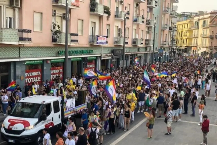 Cosenza, in migliaia al Gay Pride: “Senza esclusione” per i Diritti Civili images Cosenza, in migliaia al Gay Pride: “Senza esclusione” per i Diritti Civili