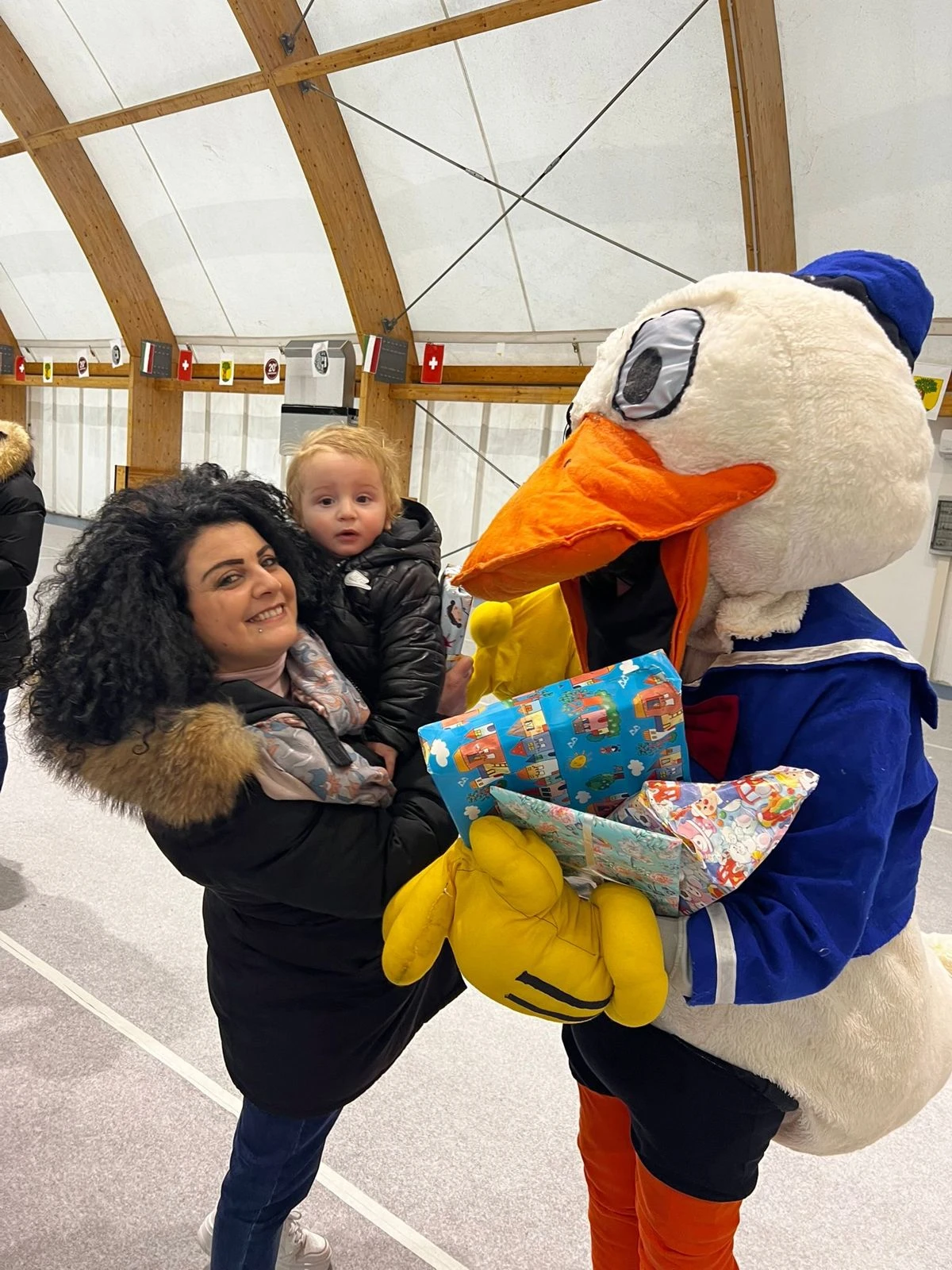 Un giocattolo per donare un sorriso: al Palatenda Impastato la giornata solidale della Pro Loco di Amaroni

