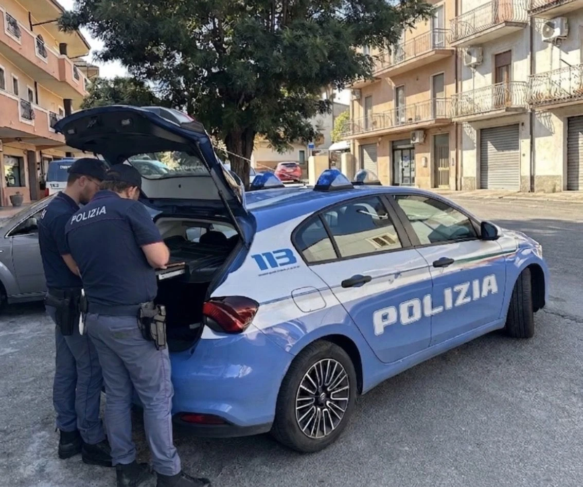     Maxi controlli della Polizia tra Crotone e Isola Capo Rizzuto: sanzioni per oltre 5 mila euro