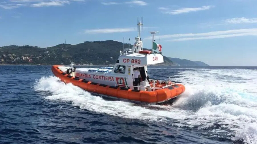 Roccella Jonica, velista disperso tra Grecia e Italia salvato dalla Guardia costiera images Roccella Jonica, velista disperso tra Grecia e Italia salvato dalla Guardia costiera