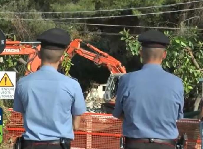 images Villette di Caminia, le immagini delle demolizioni