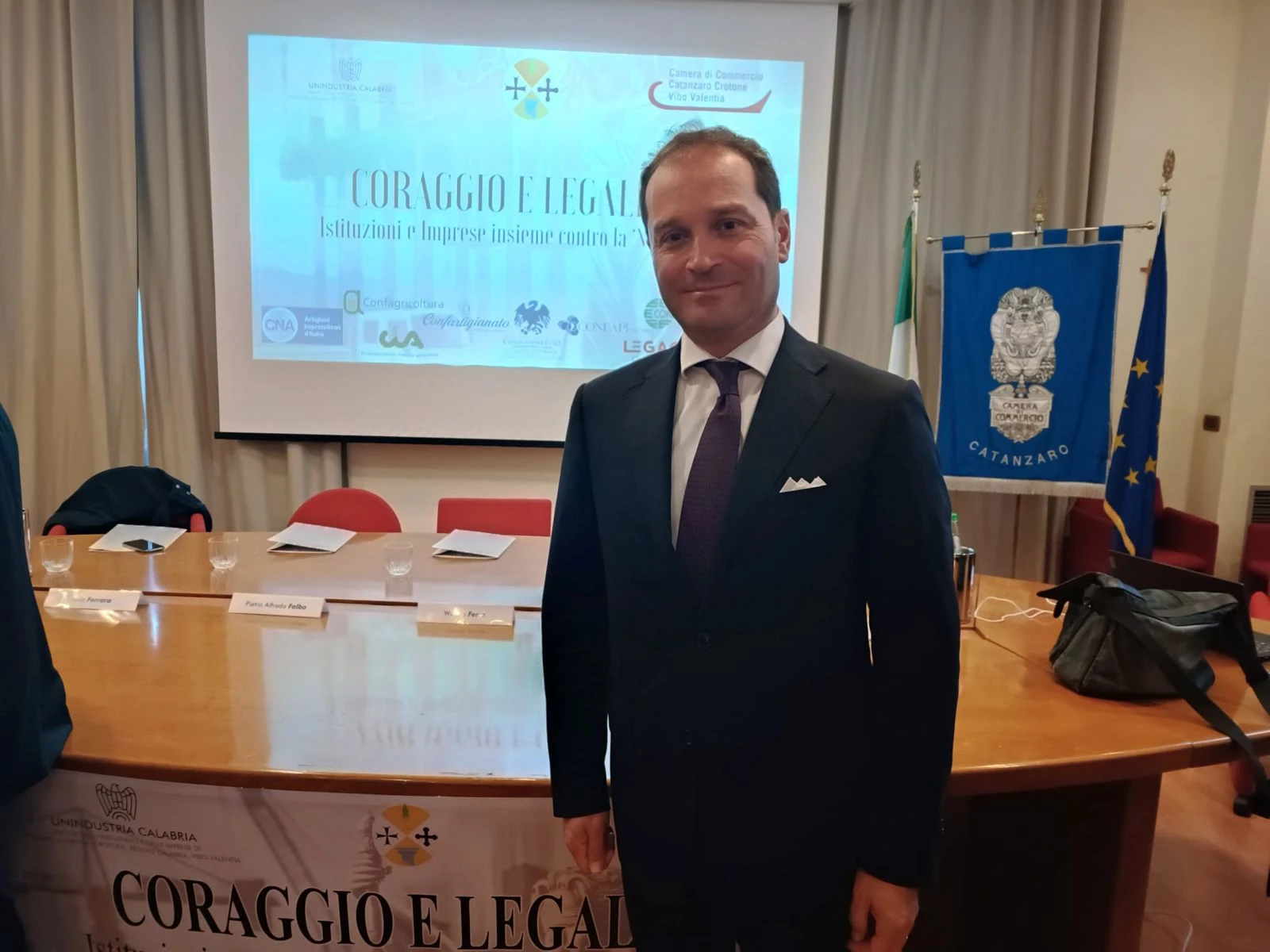 Schiavonea, distrutti i mezzi del cantiere dell'azienda del presidente di Ance Calabria Roberto Rugna