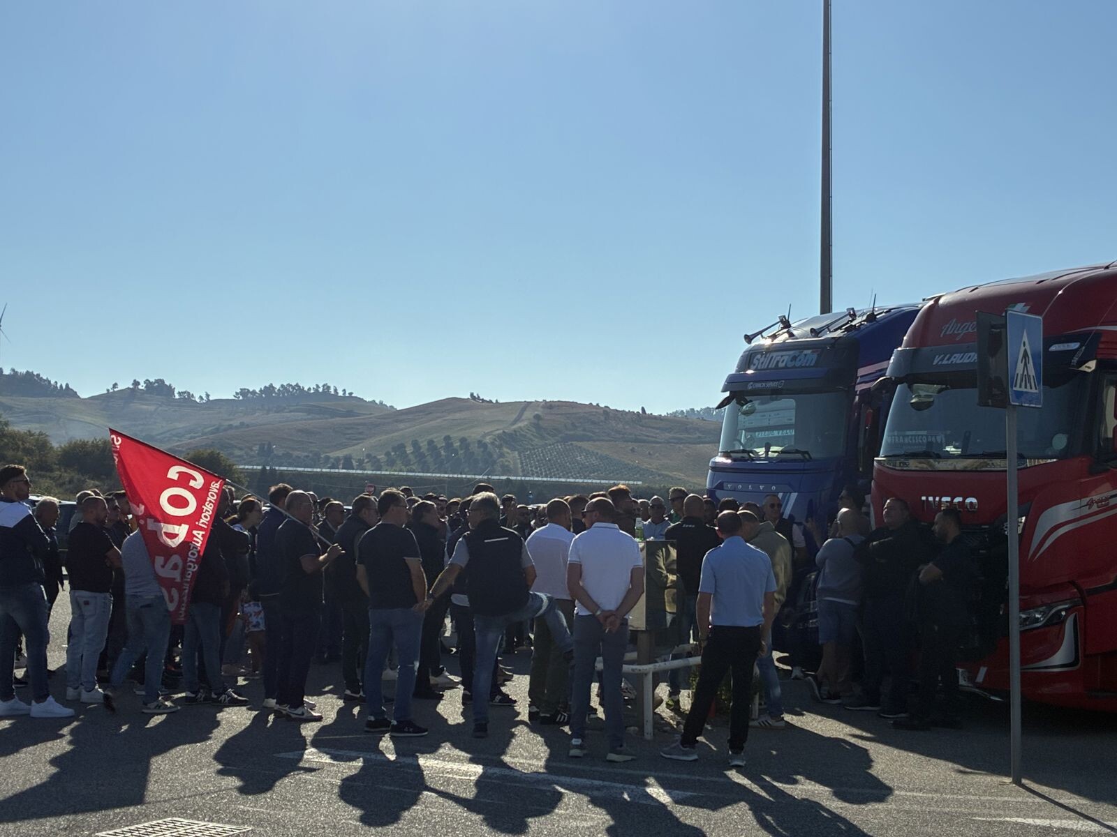 images Protesta autotrasporti in Calabria, prosegue la mobilitazione con 120 mezzi in Cittadella Regionale