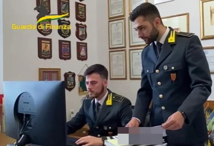 images Vibo, incarichi a familiari: 5 indagati per peculato