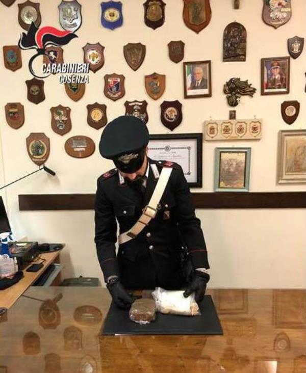In casa con 900 grammi di eroina. Arrestata studentessa a Cosenza images In casa con 900 grammi di eroina. Arrestata studentessa a Cosenza
