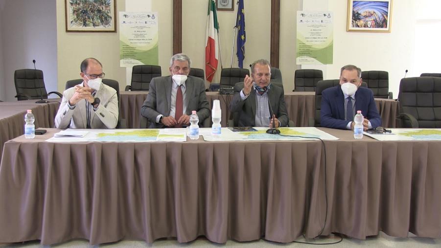 Gal Pollino. Calabria-Basilicata, un’ipotesi di interregionalità attraverso i distretti del cibo images Gal Pollino. Calabria-Basilicata, un’ipotesi di interregionalità attraverso i distretti del cibo