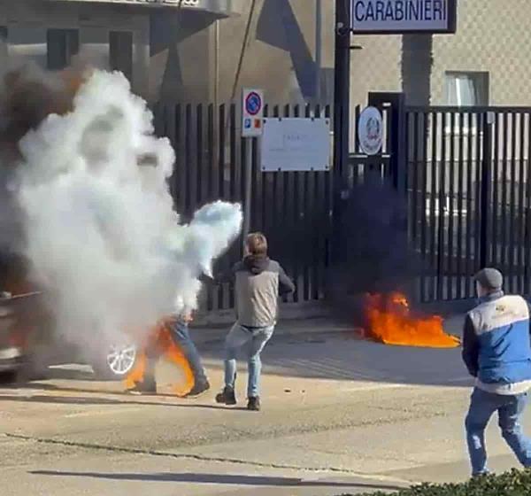 Rende, morto il docente che si era dato fuoco davanti alla caserma dei carabinieri  images Rende, morto il docente che si era dato fuoco davanti alla caserma dei carabinieri