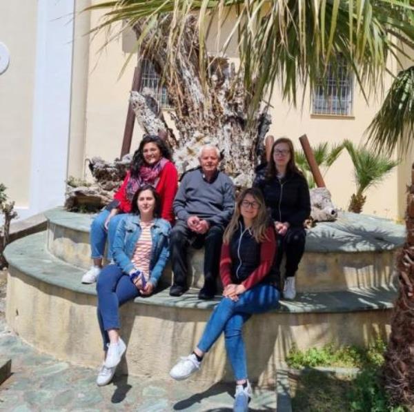 "Non più soli", il progetto per contrastare la solitudine degli anziani unisce Conflenti images "Non più soli", il progetto per contrastare la solitudine degli anziani unisce Conflenti