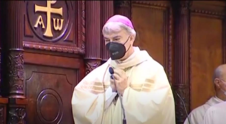 Don Mimmo è il nuovo vescovo di Napoli: la cerimonia in diretta  images Don Mimmo è il nuovo vescovo di Napoli: la cerimonia in diretta