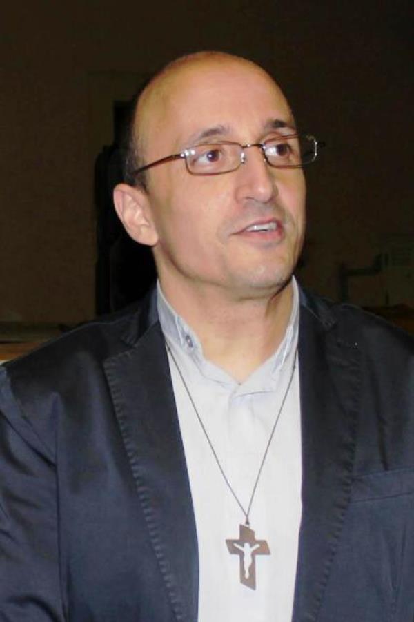 Il messaggio di don Roberto Corapi alla comunità di Amaroni nel giorno di San Valentino: "Auguri agli innamorati di tutto perché innamorati di Dio" images Il messaggio di don Roberto Corapi alla comunità di Amaroni nel giorno di San Valentino: "Auguri agli innamorati di tutto perché innamorati di Dio"