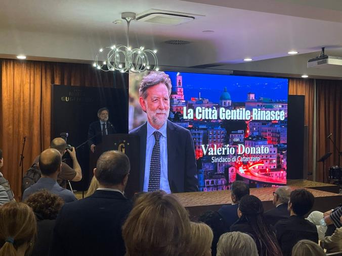 Comunali, la chiusura di Donato: "Il nostro non è un progetto qualunque ed è nato a Catanzaro" images Comunali, la chiusura di Donato: "Il nostro non è un progetto qualunque ed è nato a Catanzaro"