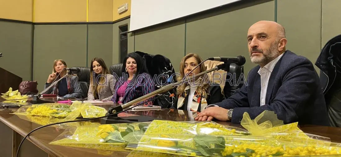 images ‘Donne e mafia’: nell’Auditorium del Tribunale per i Minorenni, un omaggio alla forza delle donne 
