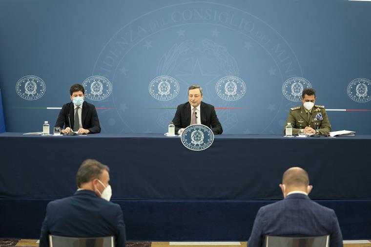 Vaccini. Draghi: "L'eterologa funziona. Gli under 60 possono fare seconda dose Astrazeneca con parere medico" images Vaccini. Draghi: "L'eterologa funziona. Gli under 60 possono fare seconda dose Astrazeneca con parere medico"