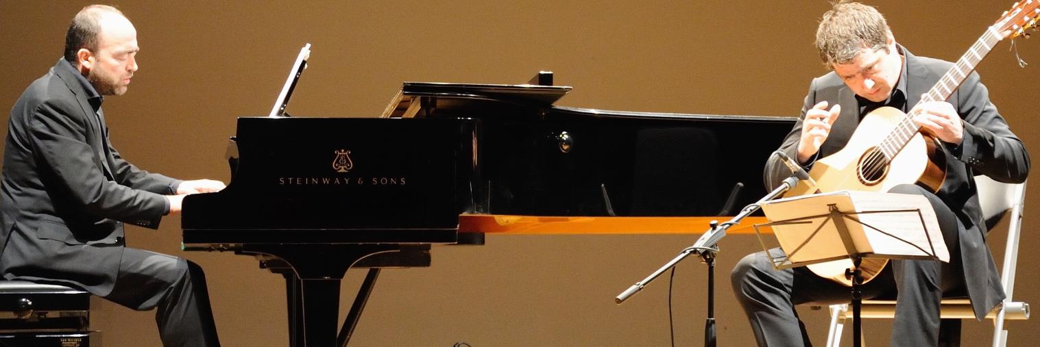 images Oggi a Le Cisterne concerto de duo composto dal pianista Matteo Falloni e dal chitarrista Luca Lucini