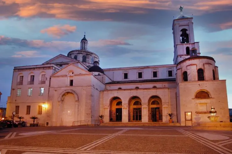 images Nuovi fondi per la ristrutturazione della Cattedrale di Catanzaro: i ringraziamenti di mons.  Maniago
