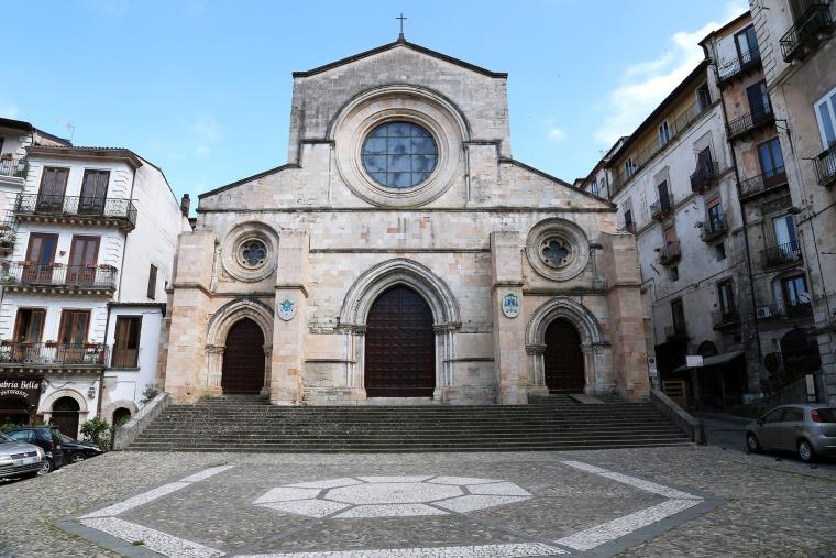 Nella Cattedrale di Cosenza inaugura l'opera dedicata a Luigi III d’Angiò e la nuova illuminazione del tiburio images Nella Cattedrale di Cosenza inaugura l'opera dedicata a Luigi III d’Angiò e la nuova illuminazione del tiburio