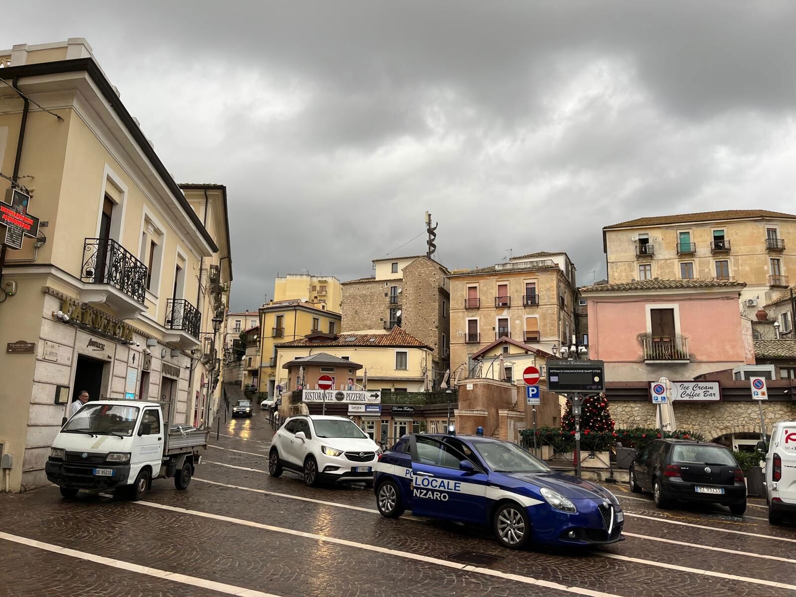images Catanzaro, attuato il nuovo piano della viabilità nel centro storico 