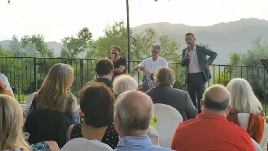 Aiello Calabro, un successo la presentazione di “Liberata” di Domenico Dara al Palazzo Cybo Malaspina images Aiello Calabro, un successo la presentazione di “Liberata” di Domenico Dara al Palazzo Cybo Malaspina