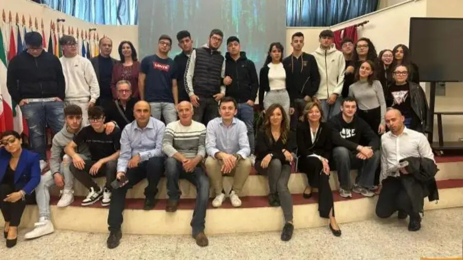 Bernard Dika a Soverato e Chiaravalle Centrale: dialoghi su impegno e speranza images Bernard Dika a Soverato e Chiaravalle Centrale: dialoghi su impegno e speranza