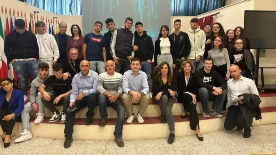 images Bernard Dika a Soverato e Chiaravalle Centrale: dialoghi su impegno e speranza