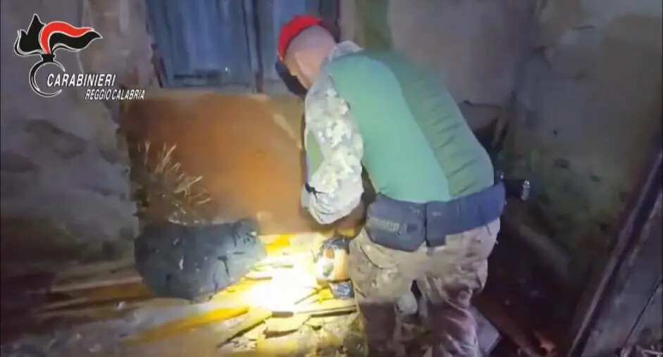 images Maxi sequestro nel Reggino: scoperto arsenale con esplosivo e armi da guerra