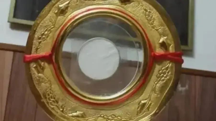 Catanzaro, domani l'atto di riparazione per il furto dell'Ostia nella Parrocchia San Pio X images Catanzaro, domani l'atto di riparazione per il furto dell'Ostia nella Parrocchia San Pio X