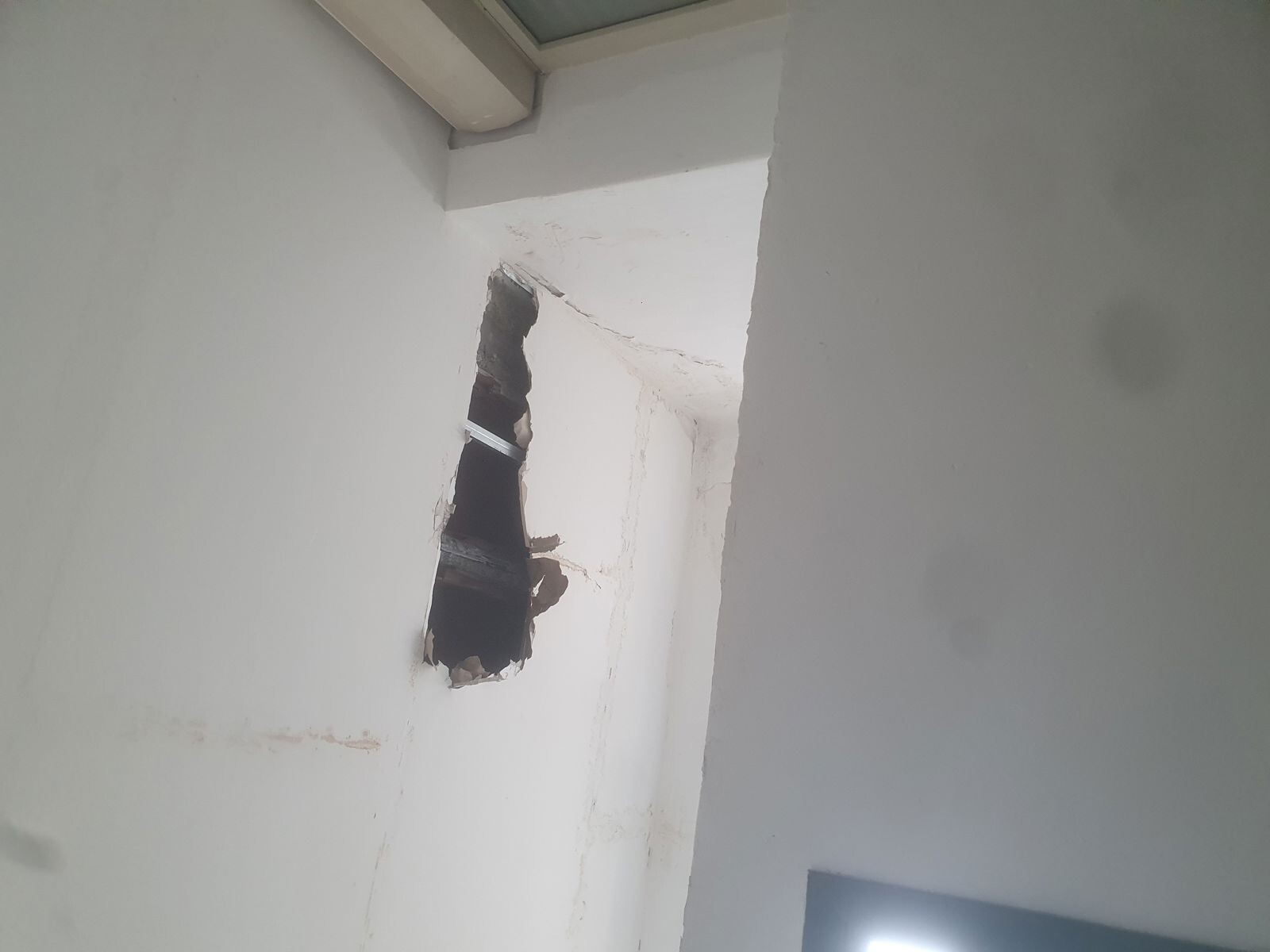 Catanzaro Lido, sopralluogo alla scuola Murano: "Il tetto è pericoloso, servono interventi urgenti prima del rientro" images Catanzaro Lido, sopralluogo alla scuola Murano: "Il tetto è pericoloso, servono interventi urgenti prima del rientro"