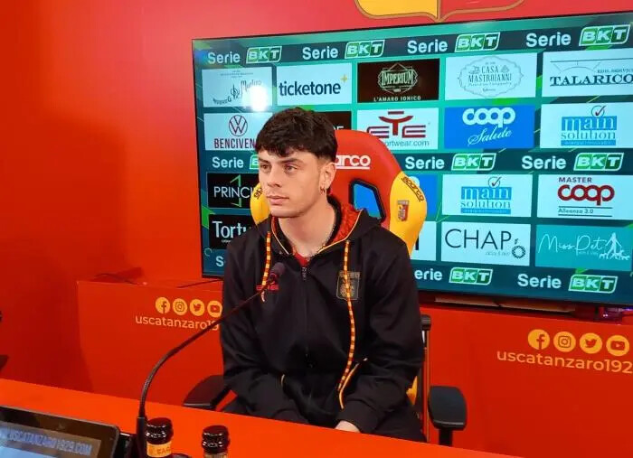 images Ambrosino in sala stampa: "Qui mi trovo molto bene e lavoro per la squadra"