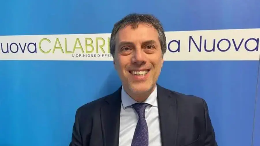 Le congratulazioni del sindaco Nicola Fiorita a Pino Soriero, eletto presidente degli ex parlamentari