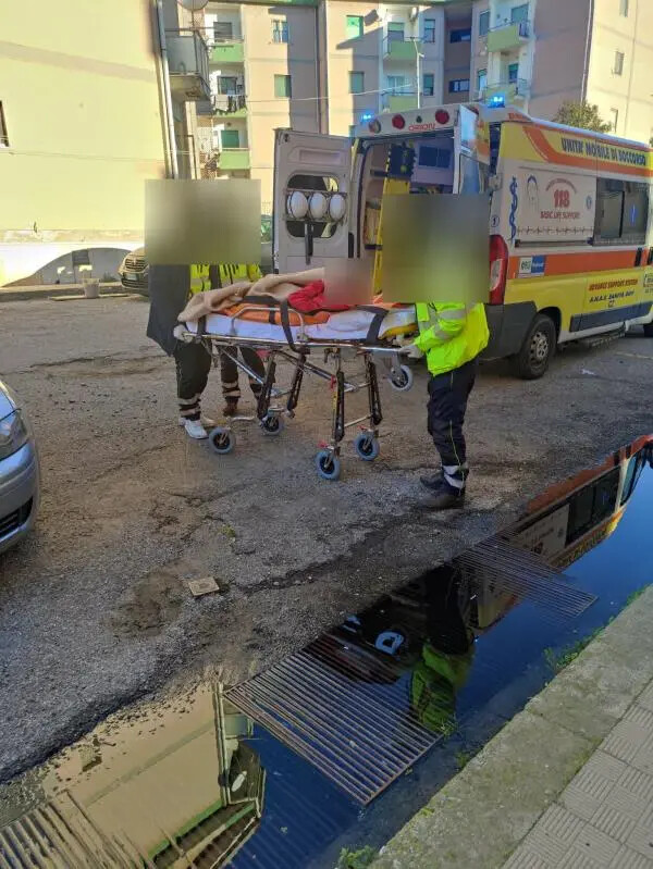 Catanzaro, fogna a cielo aperto in via della Resistenza: disagi nei soccorsi di una persona disabile images Catanzaro, fogna a cielo aperto in via della Resistenza: disagi nei soccorsi di una persona disabile