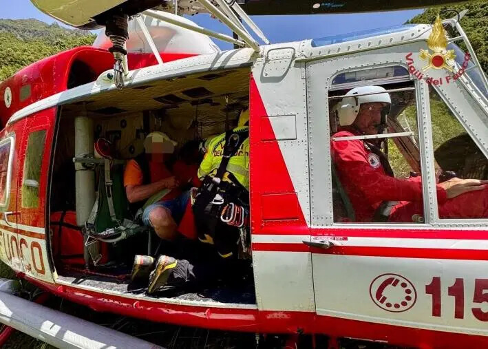 images I vigili del fuoco recuperano due escursionisti tedeschi nel Cosentino 